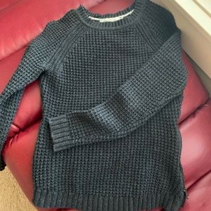 ⭐️Bundle 3/$20 ⭐️ H&M sweater